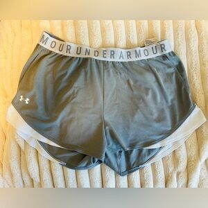 Women’s Under Armor shorts- gray size XL